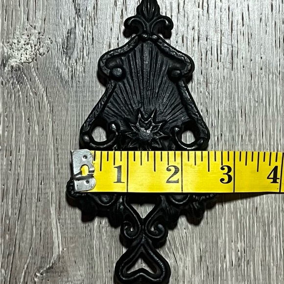 Vintage Wilton Cast Iron Trivet With Hearts and Sunburst Design Black 6” EUC - Picture 6 of 7